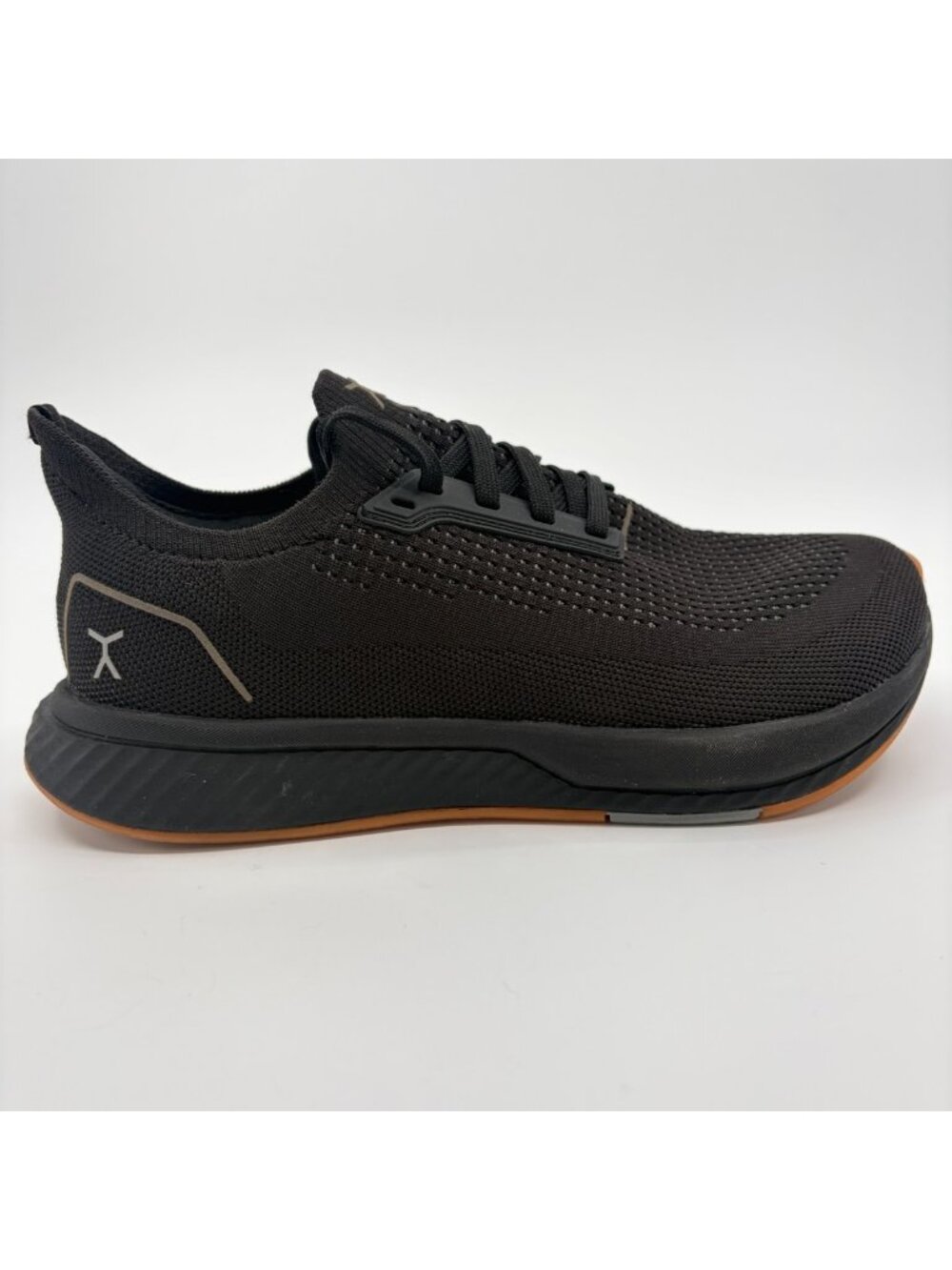 Flux Footwear Adapt Runner Black Gum Womens Size 8 Athletic Knit Shoes Sneakers